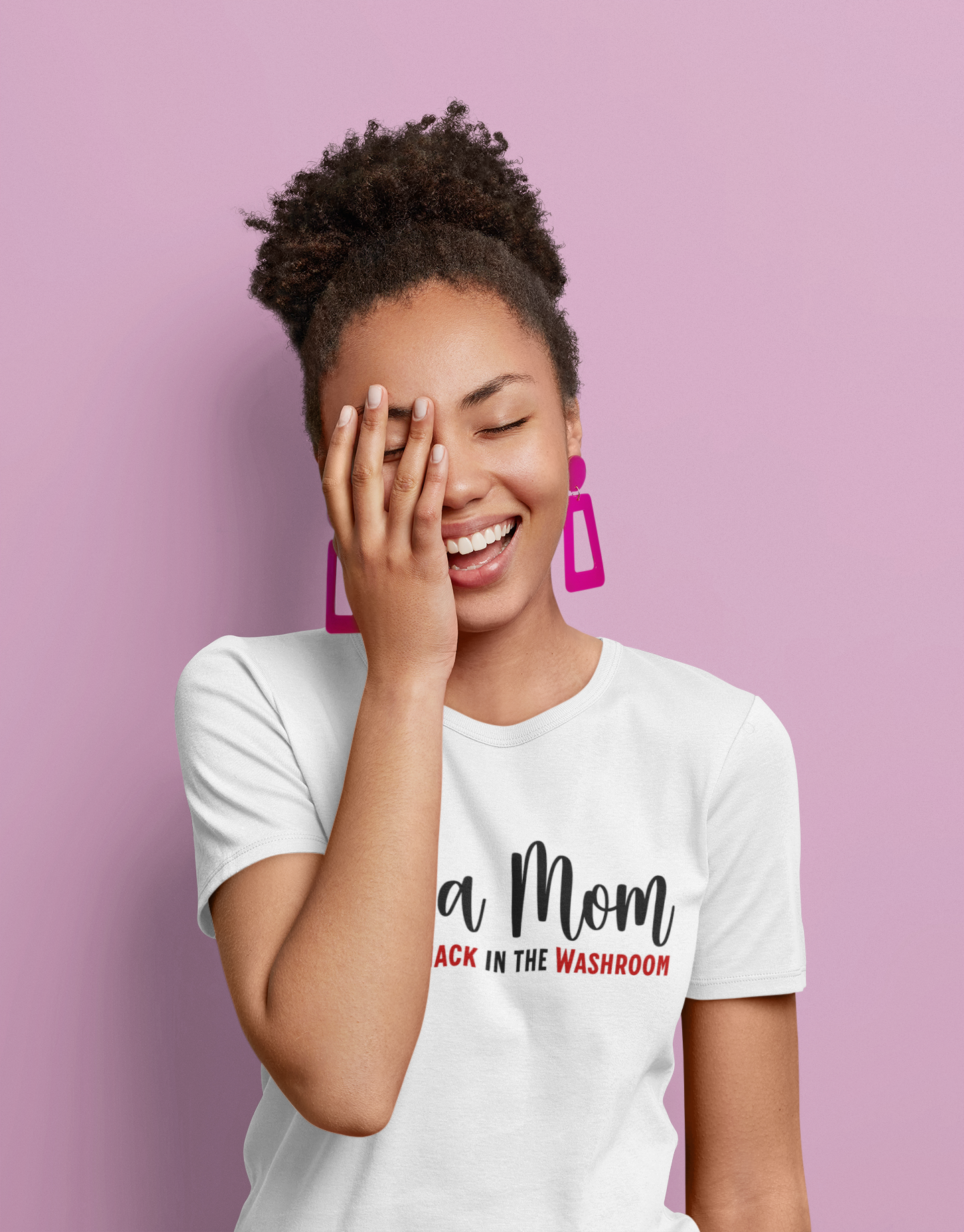 Funny Minimalist Mom Truth Text T-shirt. I’m a Mom, Yeh I Snack in the Washroom.