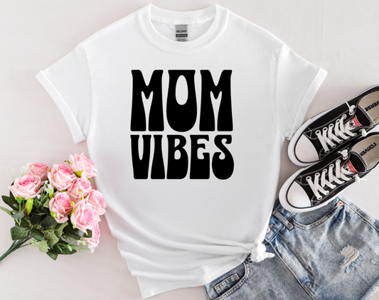 Graphic T-Shirt with Bold, Retro Text Declaring Mom Vibes.